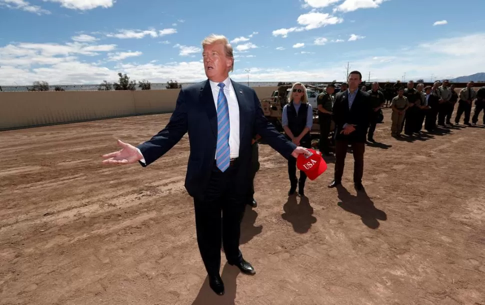 BARRERAS. Trump en una visita a la frontera sur de Estados Unidos. El presidente rechaza la inmigración. reuters archivo