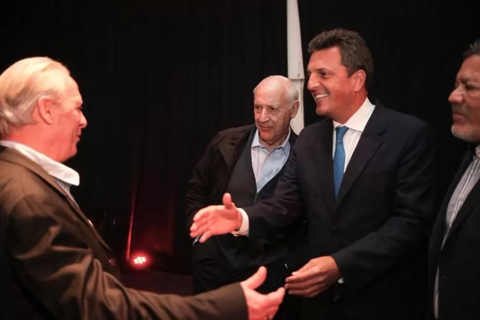 DESENCUENTROS. Mientras Massa mantuvo reuniones con Frigerio por el acuerdo del macrismo, Lavagna presentó su propio borrador. twitter @SergioMassa