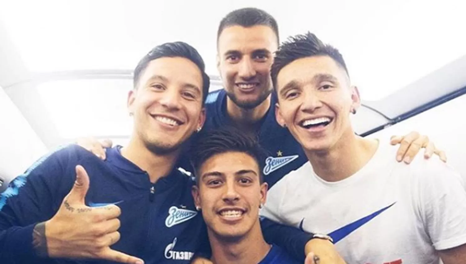 EN EL AIRE. Kranevitter, Mammana, Driussi y Rigoni festejan el campeonato.