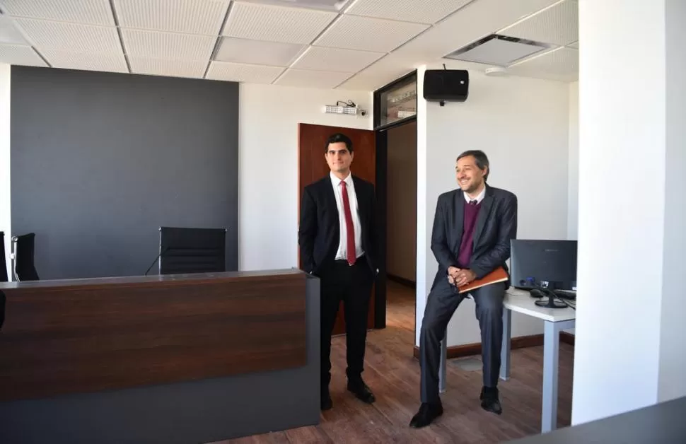 FUNCIONARIOS. Pastorino y Garmendia el jueves, en una sala de audiencias. la gaceta / foto de osvaldo ripoll