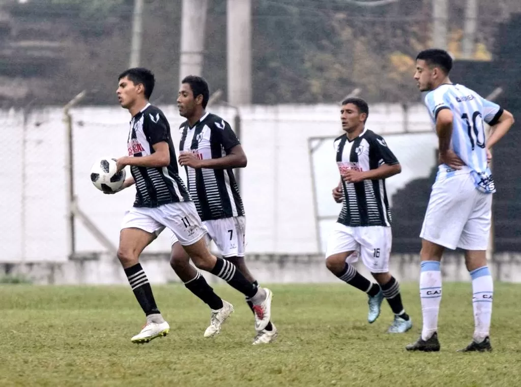 FIGURA. Mauro Verón (11) conquistó los dos goles de Unión del Norte. FOTO TOMADA DE TWITTER.COM/PUCAT15