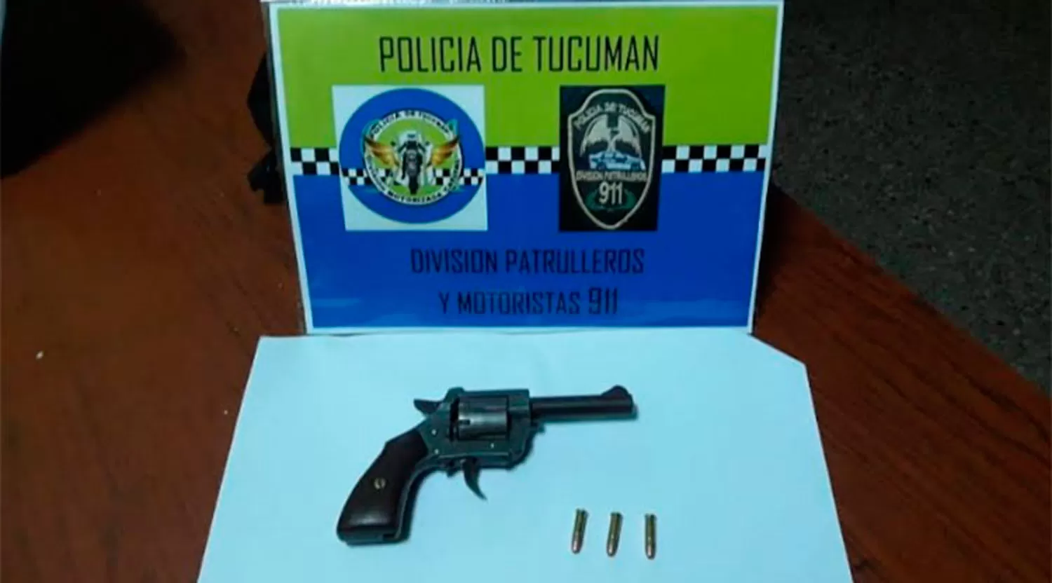 SECUESTRO. El arma que llevaba uno de los delincuentes.