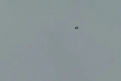 Obreros filmaron algo extraño en el cielo de Tucumán y aseguran que es un ovni