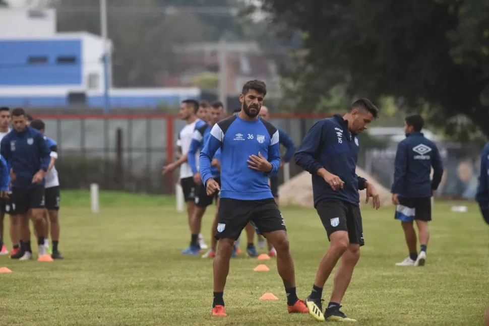 SE SIENTEN IMPORTANTES. Toledo aprovechó la lesión de Matos para ganarse un lugar en el equipo titular. Núñez (a un costado), también le sacará rédito a la partida de Favio Álvarez a Estados Unidos. la gaceta / foto de analía jaramillo