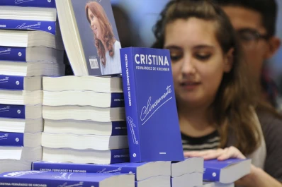 En vivo: Cristina Kirchner habla sobre su publicación Sinceramente en la feria del libro