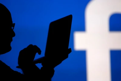 Cofundador de Facebook sugiere dividir la empresa