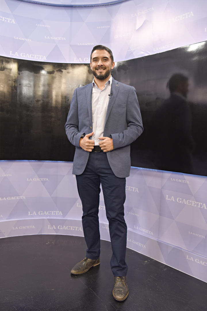 Luis Farina apeló a un calce “slim fit” propio del político moderno.  