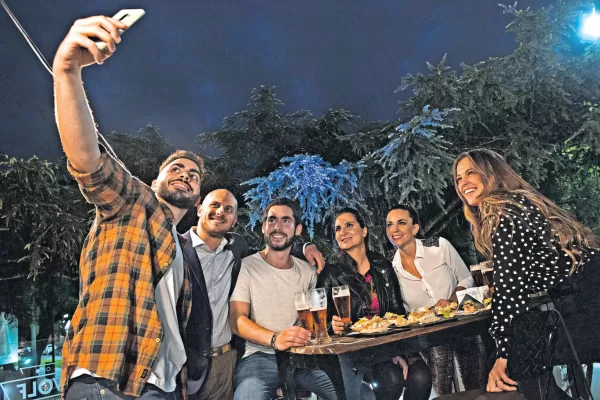 Backstage: risas, producción y brindis detrás de las cámaras