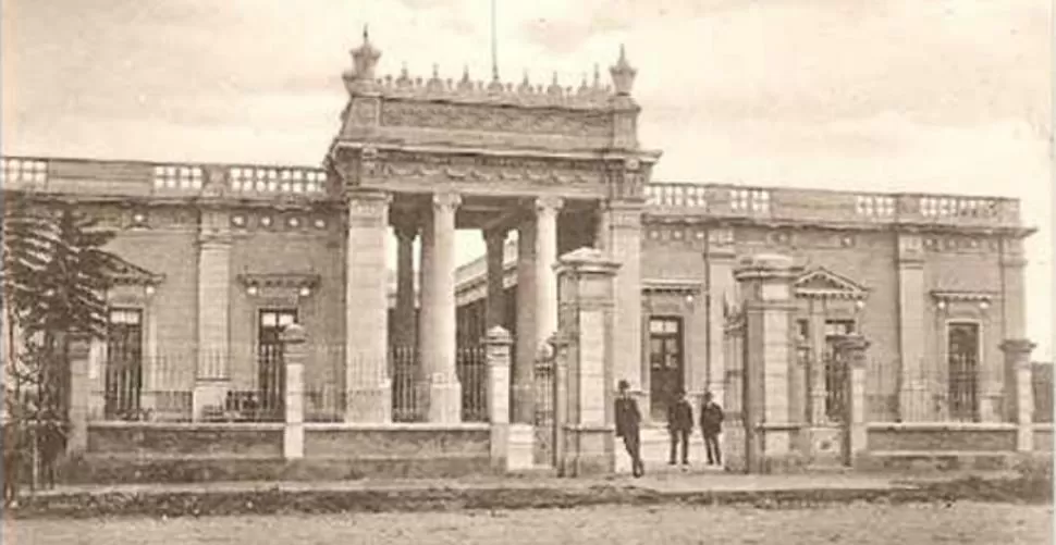 LA UNIVERSIDAD DE TUCUMÁN. Edificio del Consejo de Higiene, donde la casa se instaló desde sus comienzos, en 1914. 