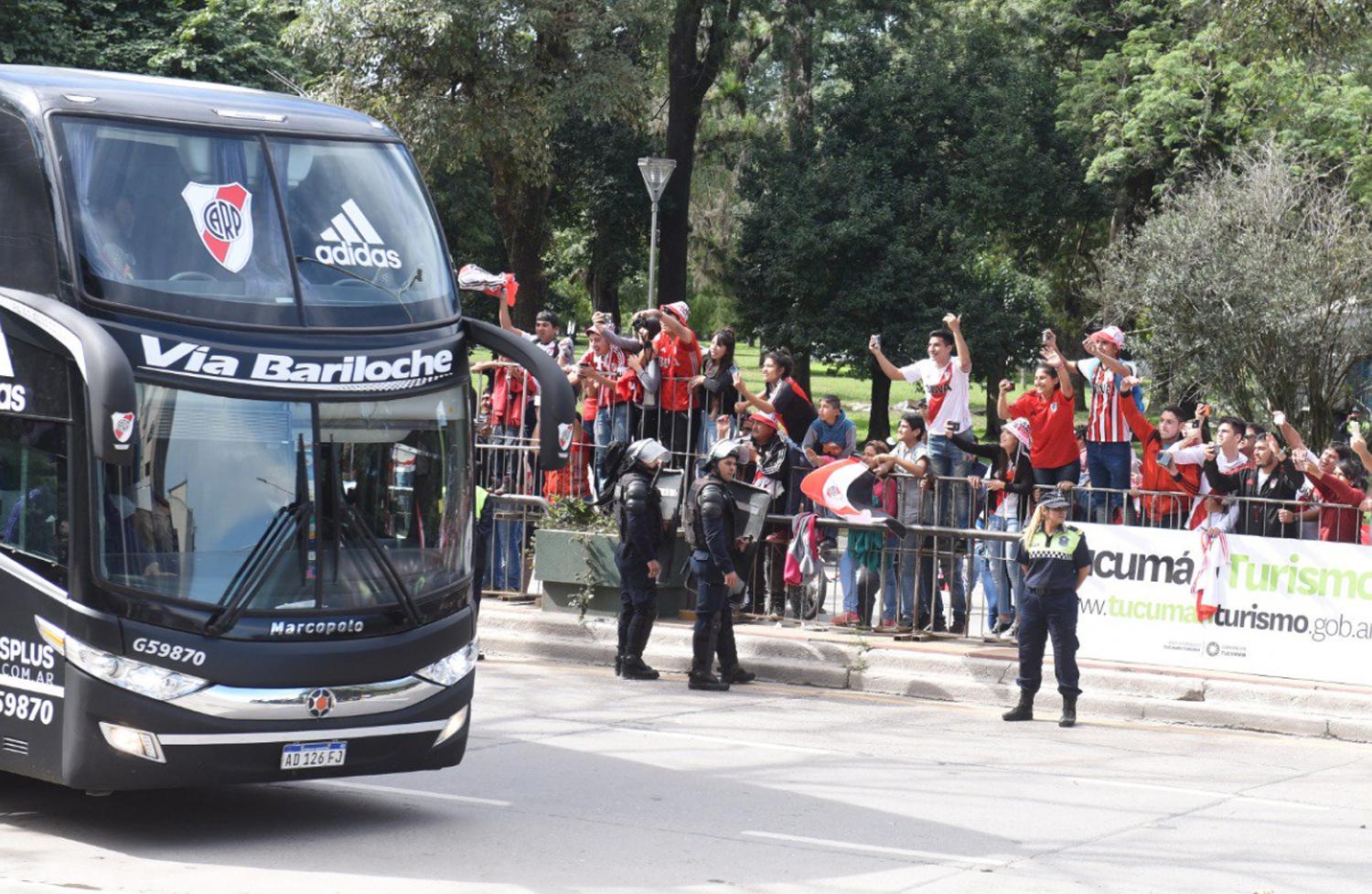 LLEGADA. El plantel de River se aloja en uno de los hoteles del parque 9 de julio.