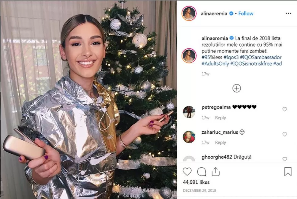 MUY JÓVENES. Alina Tapilina (arriba), Natsumi (izquierda), Alina Eremia (al centro) y Ayame Tachibana aparecen en sus respectivas cuentas de Instagram posando con dispositivos “IQOS” para calentar tabaco. 