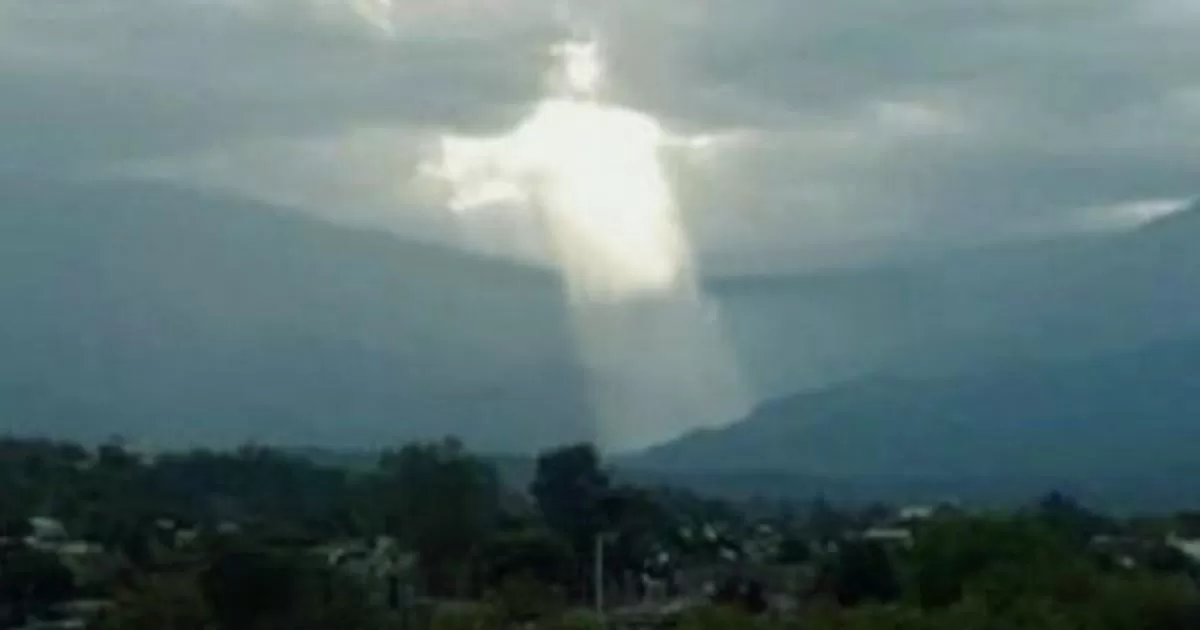 JESÚS ENTRE LAS NUBES. La imagen que llamó la atención en Jujuy.