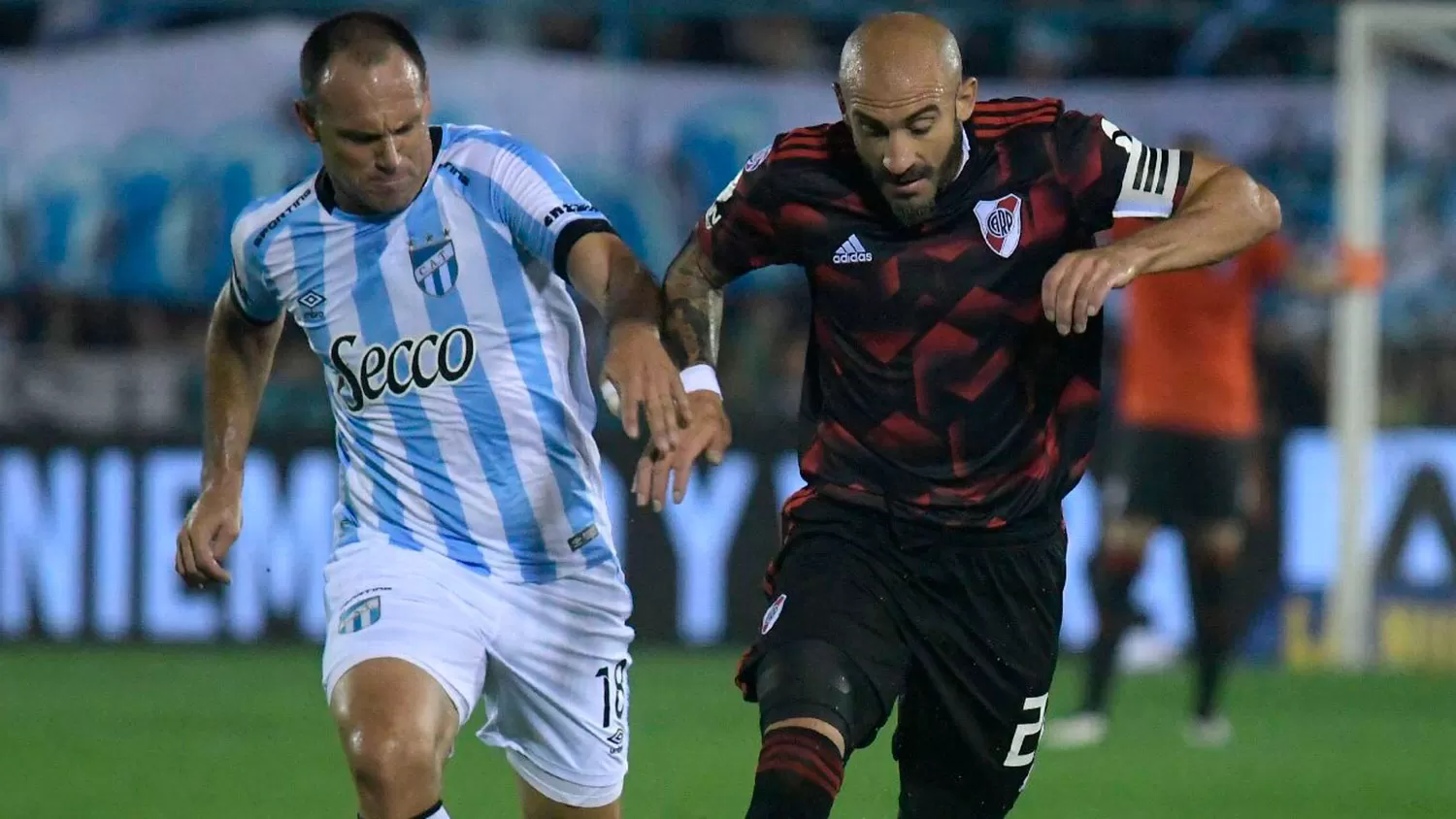 MANO A MANO. Atlético y River jugarán mañana en Núñez.