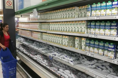 Del campo a las góndolas, el precio de la leche crece tres veces