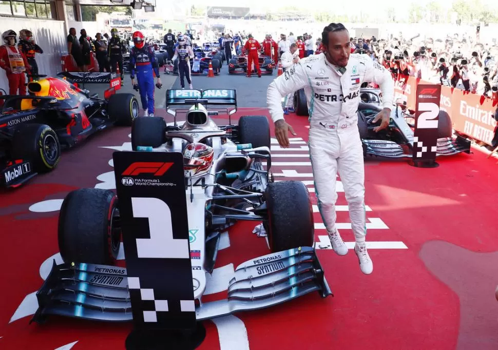 MÁXIMO PROTAGONISTA. En Jerez, Lewis Hamilton sólo tuvo resistencia en su compañero de equipo, Valtteri Bottas. reuters