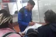 Los jugadores de Atlético llegaron a Tucumán y algunos hinchas los recibieron con aplausos