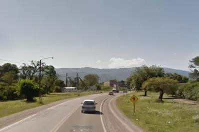 Un camión se incendió cuando viajaba a la altura de Cebil Redondo