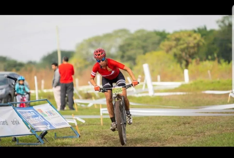 AVANZA A PASO FIRME. Dolores “Locomotora” Peña, que el domingo competirá en la categoría Damas Master “A-2”, contó que se entrena seis veces por semana para llegar de la mejor forma a las carreras. 