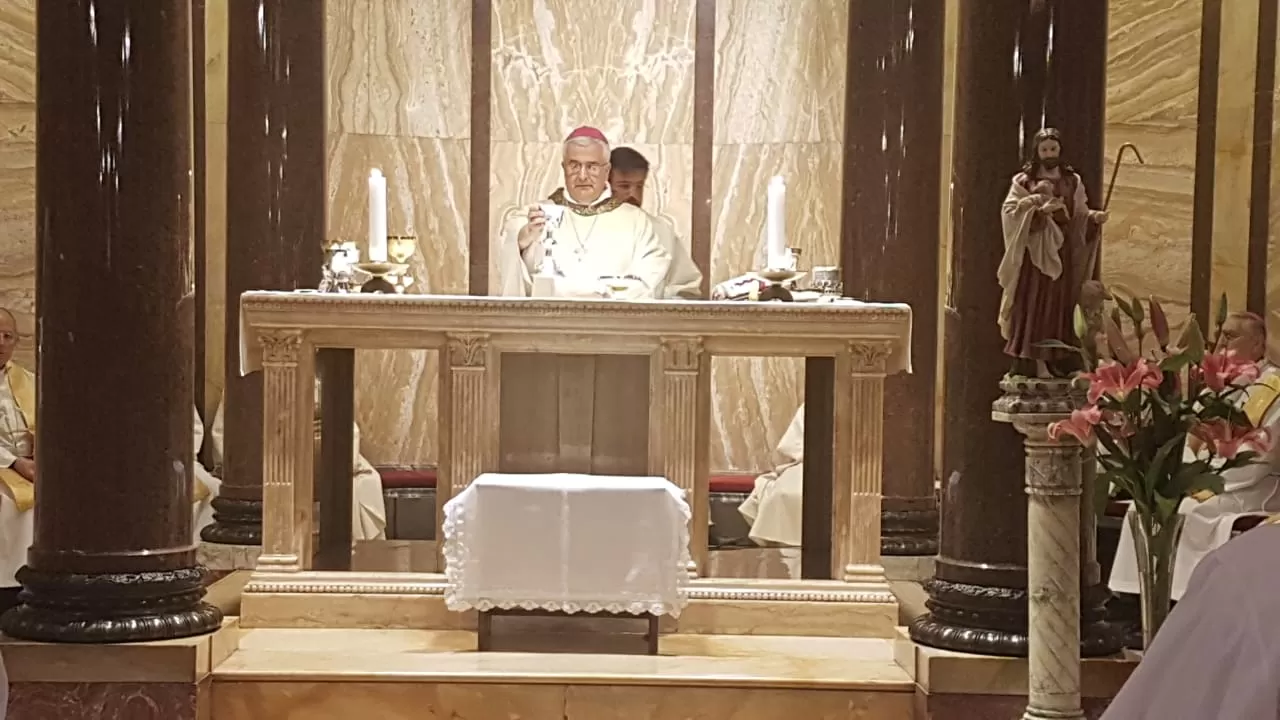 EN EL VATICANO. Monseñor Sánchez, en la capilla de la Casa Santa Marta donde reside el Papa.