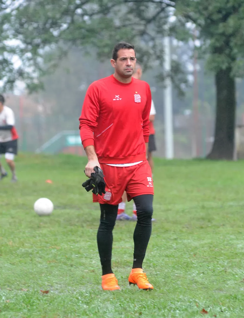 A ESPERAR. La continuidad de Jorge Carranza como arquero del “Santo” se analizará en las próximas semanas. la gaceta / foto de Antonio Ferroni (archivo)