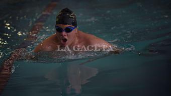 El hombre que nada sin límites