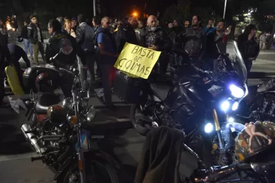 Los motoqueros volvieron a protestar en la plaza