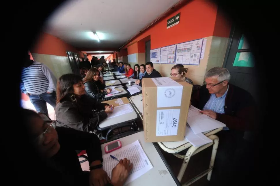 RESPALDO. Los delegados colaborarán con las autoridades de mesa para velar por el mejor desarrollo de los comicios. la gaceta / foto de Antonio Ferroni (archivo)