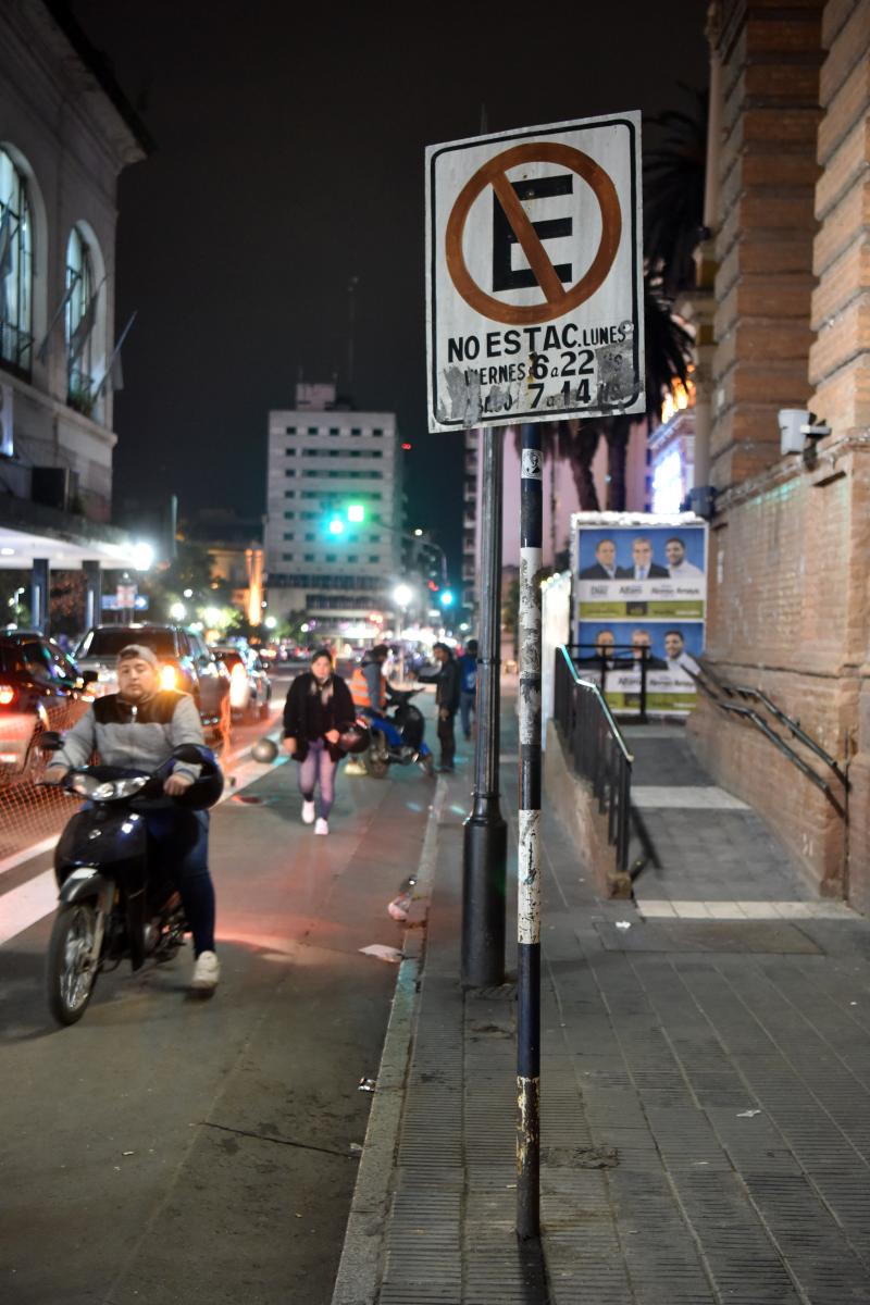 ¿Semi peatonal o estacionamiento de motos?