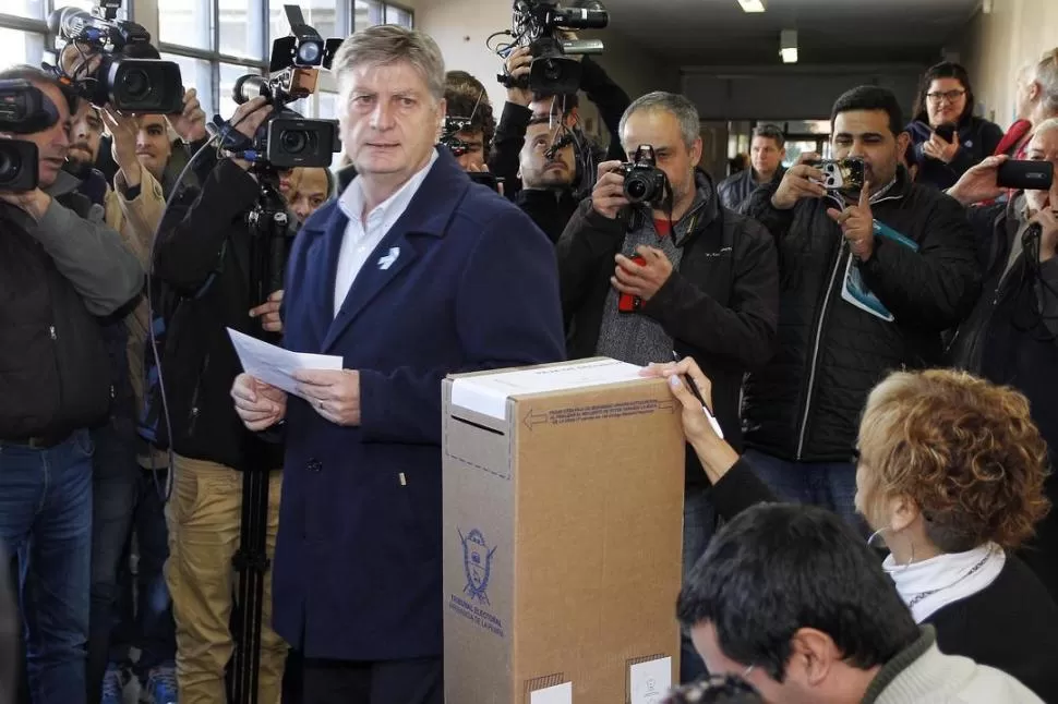 EN LA MESA DE VOTACIÓN. Ziliotto, ganador por amplio margen.  