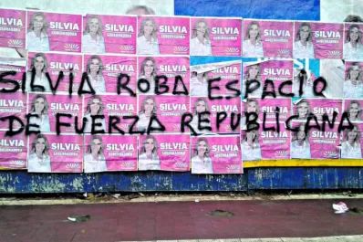 Bussi y Elías de Pérez, enfrentados por los afiches