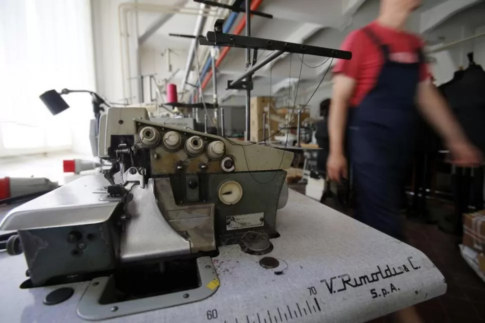 EN PICADA. La inflación y la caída del consumo ponen en jaque al sector. REUTERS (archivo)