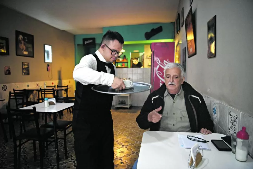  CRISTIAN RIOS. Trabaja en Agustino hace unas semanas. LA GACETA / FOTOS DE ANALÍA JARAMILLO.-