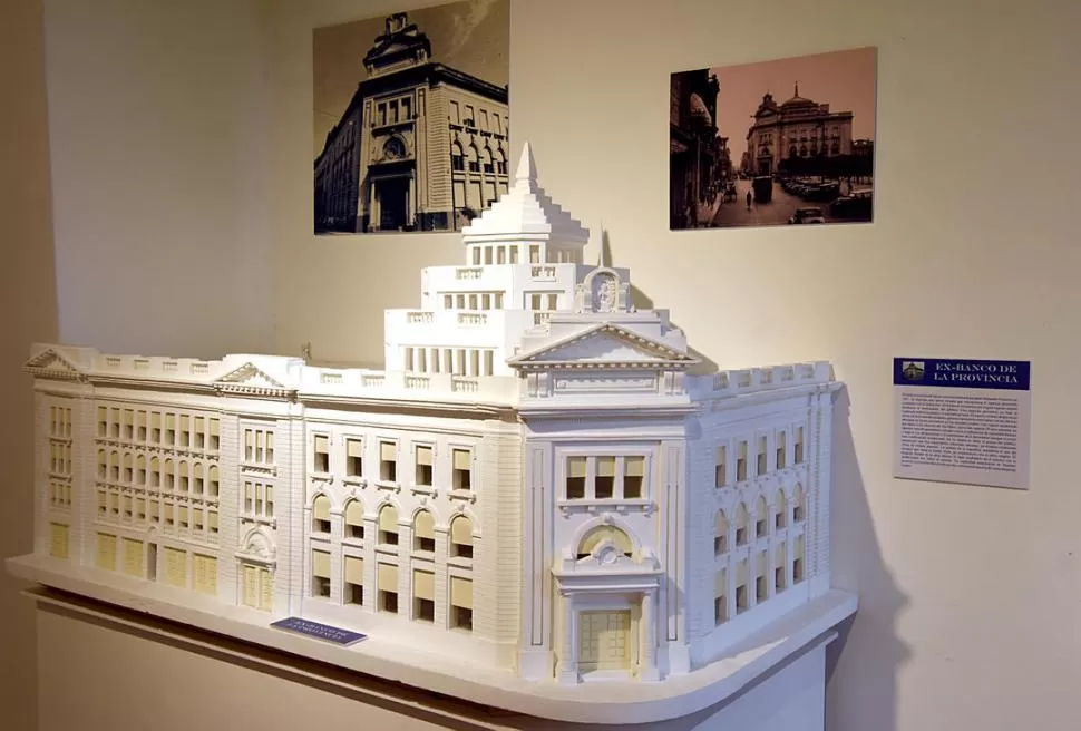 EX BANCO PROVINCIA. La estructura con la cúpula escalonada. LA GACETA / FOTOS DE JOSÉ NUNO.-