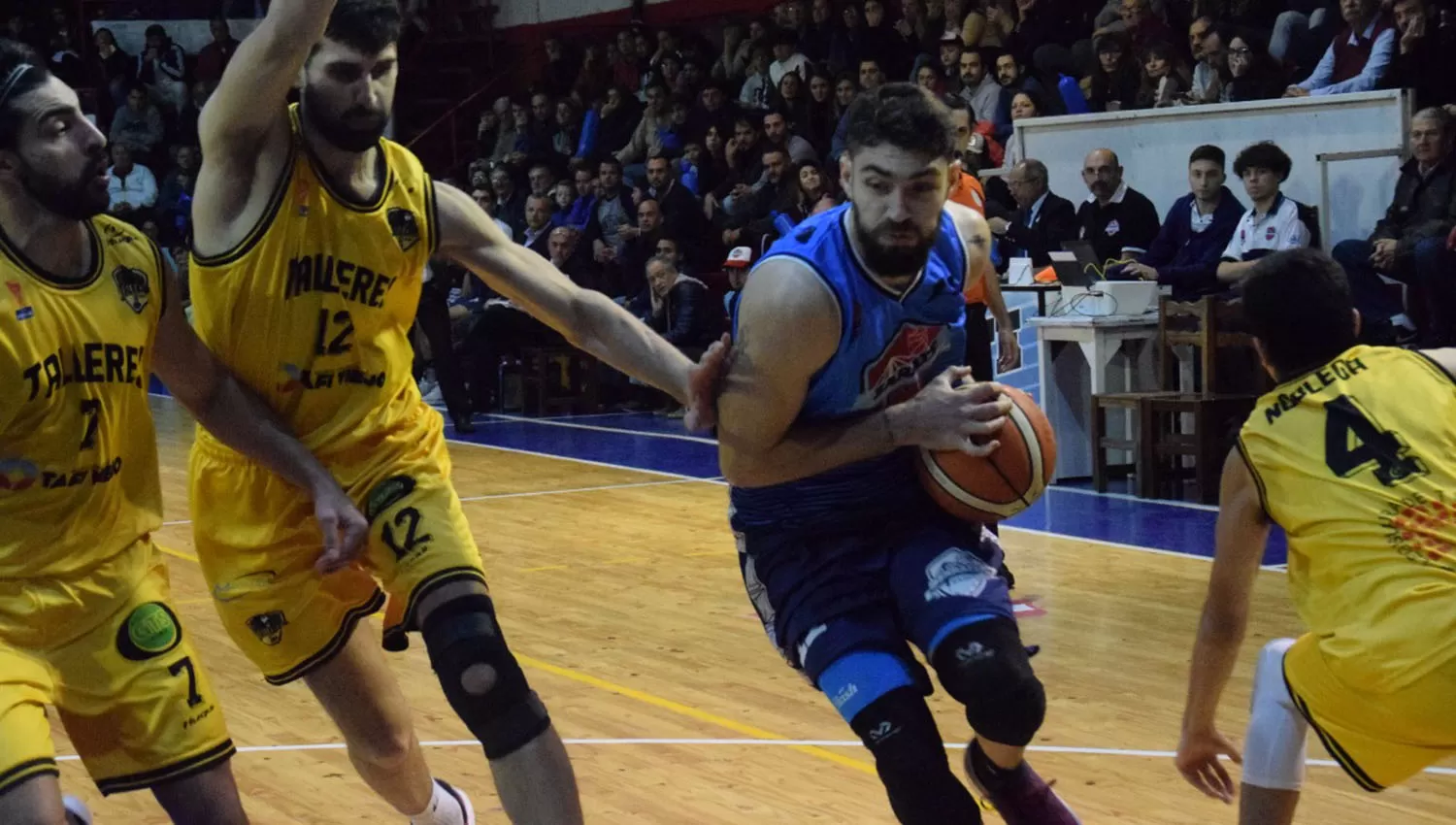 Patricio Aranda y Rafael Banegas, dos de las figuras del tercer juego. (FOTO TOMADA DE PRENSA ZÁRATE BASKET)