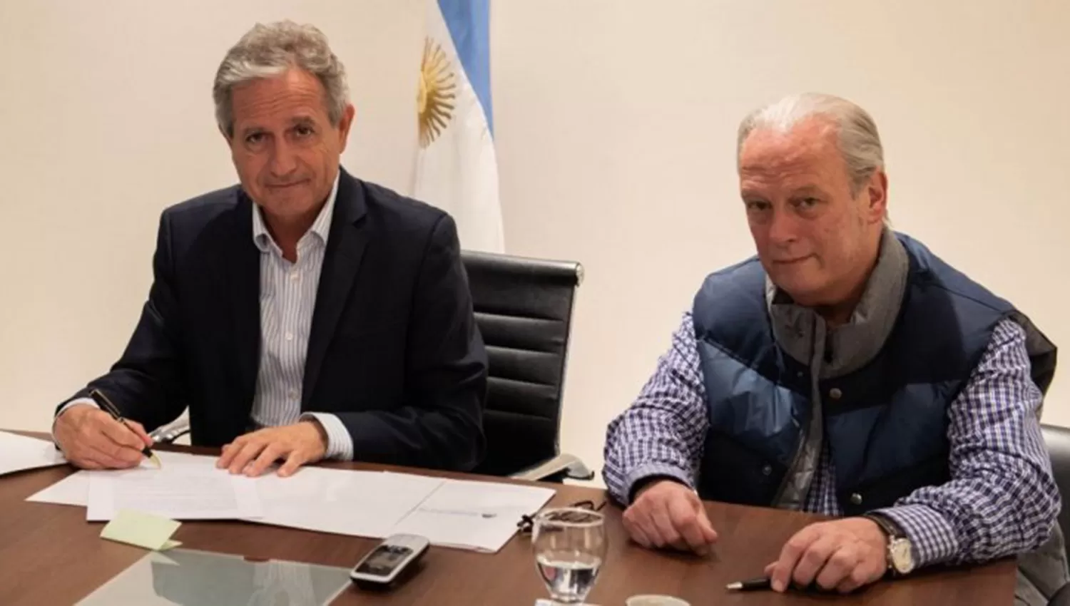 El secretario de Modernización, Andrés Ibarra, junto al titular de UPCN, Andrés Rodríguez.