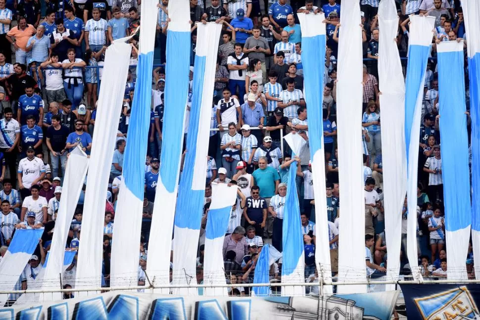  RECIBIMIENTO DE CAMPEÓN. Los hinchas del “Decano”, que alienten en las tribunas, serán un factor decisivo el sábado. la gaceta / foto de franco vera