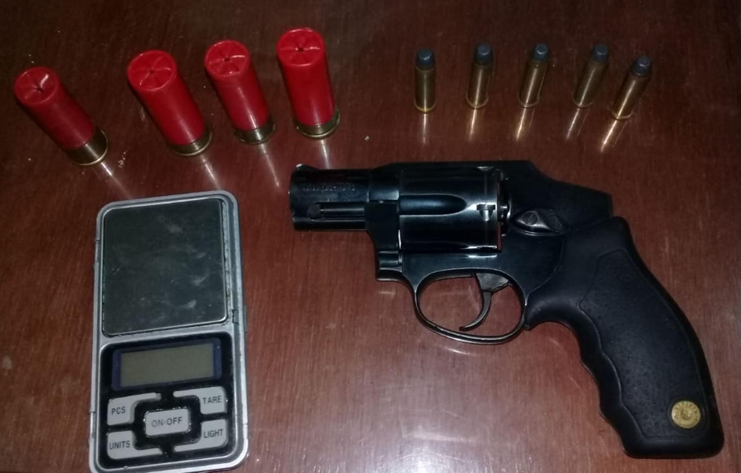 Secuestraron decenas de armas en un megaoperativo policial por distintas ciudades de Tucumán