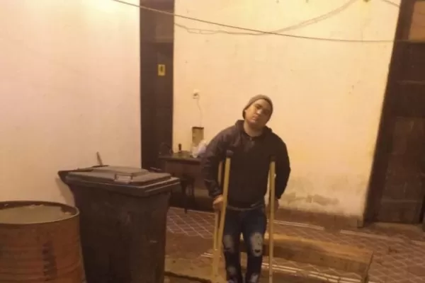 Uno de los reos golpeados tenía muletas cuando fue atacado