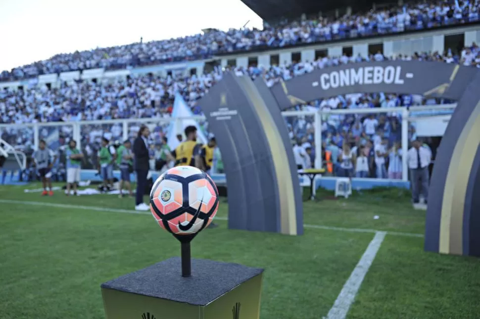 DESPROLIJIDAD. Tras aclarar que Tigre no podría jugar Libertadores por haber descendido, Conmebol se echó para atrás. Y AFA cambió las reglas con el torneo en juego. la gaceta / foto de inés quinteros orio (archivo)