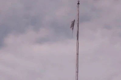 Indignación por una Bandera destrozada en pleno día patrio