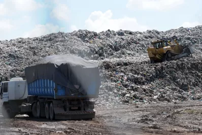 Manzur y Alfaro, enfrentados por la recolección de residuos