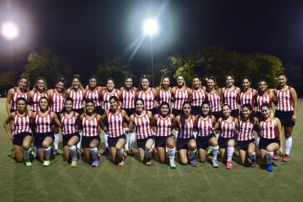 DE PUNTA EN BLANCO. Inferiores, el hockey y el plantel profesional de fútbol lucen la indumentaria provista por KDY. prensa casm