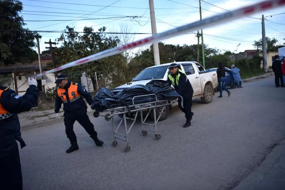 HOMICIDIO. Ariel Barán asesinó a su mujer delante de su pequeña hija de seis años, y luego se quitó la vida pegándose un tiro con una escopeta.  la gaceta / fotos de inés quinteros orio