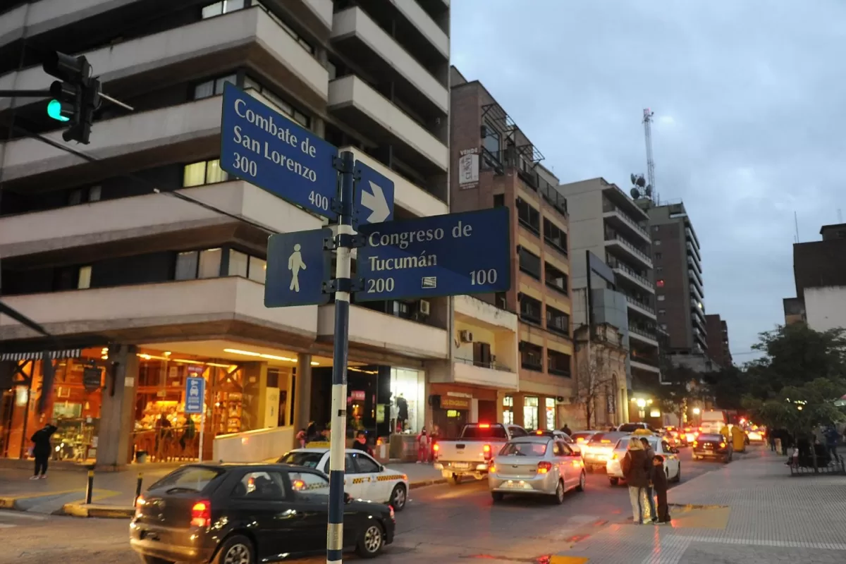 ESQUINA COMPLICADA. Los turistas, que no conocen la zona, suelen ser víctima fáciles de los asaltantes. la gaceta / foto de hector peralta