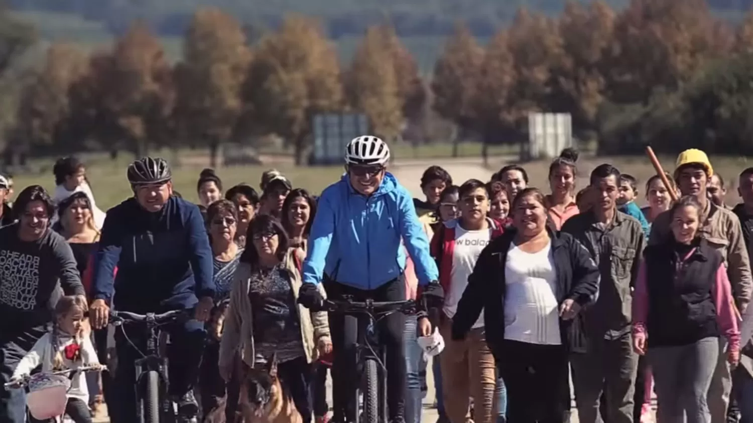 JOSÉ ALPEROVICH. Captura de video de su spot de campaña.