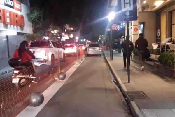 Una lectora critica la semipeatonalización de la 25 de Mayo