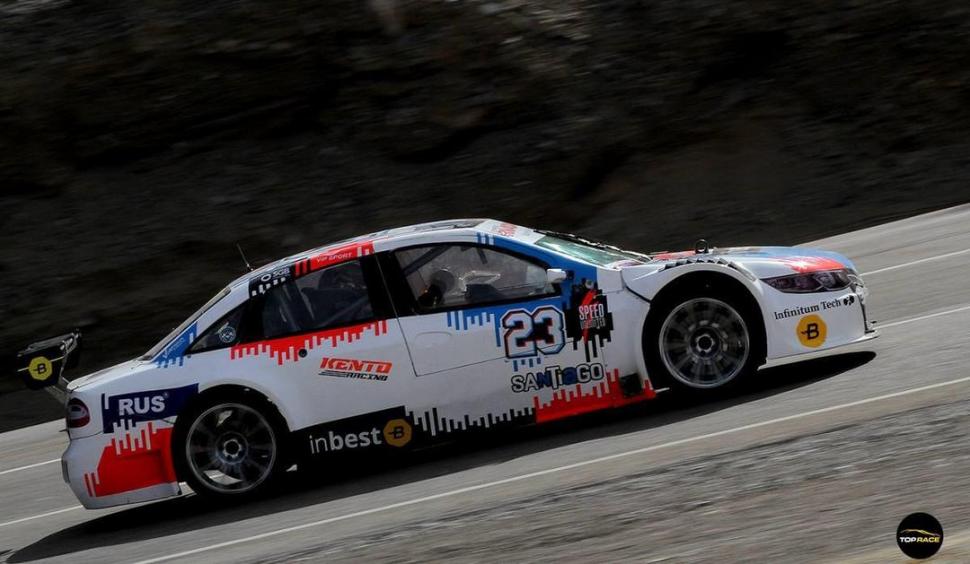 EN LA JUNIOR. El Chevrolet Cruze de Bernardo Ortega fue el primero en ganar en la temporada.  