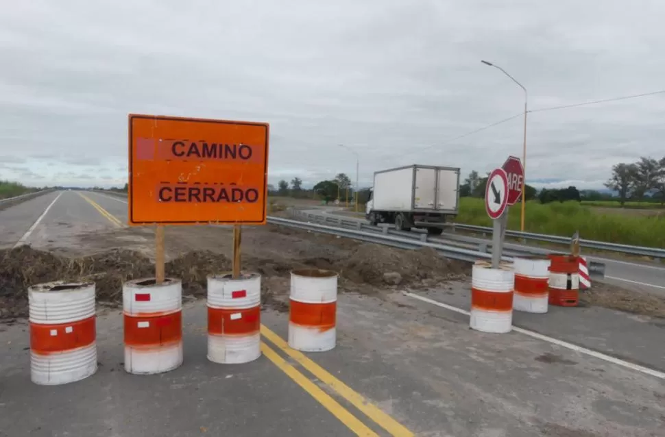 TRÁNSITO INTERRUMPIDO... OTRA VEZ. En 2018, el tramo Aguilares-Alberdi de la nueva ruta estuvo cerrado tres meses también por obras en puentes. la gaceta / fotos de Osvaldo Ripoll 