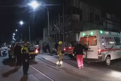 Tras chocar a una pareja y a su bebé, un automovilista se dio a la fuga