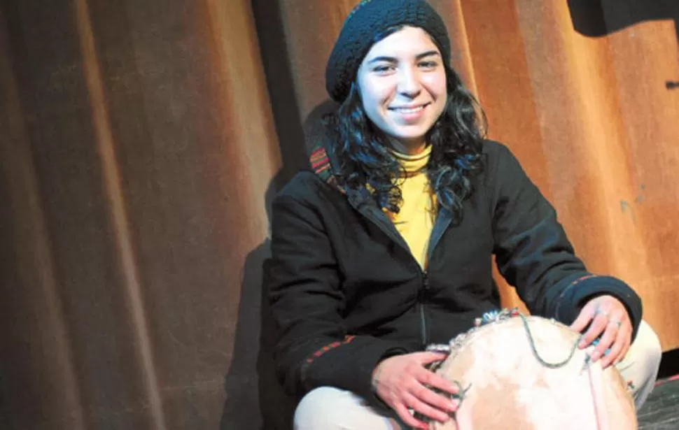 UNA VOZ VALLISTA. Andrea Mamondes presenta “Coplandina”. 